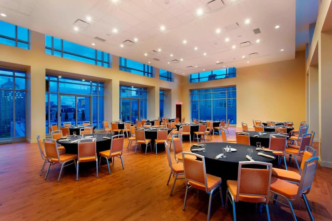 Courtyard Par Marriott Montreal Centre-Ville Hotel
