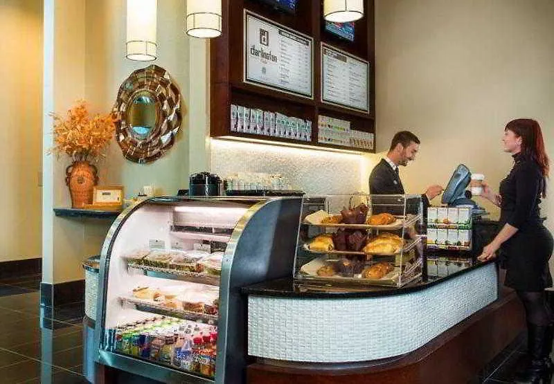 Courtyard Par Marriott Montreal Centre-Ville Hotel