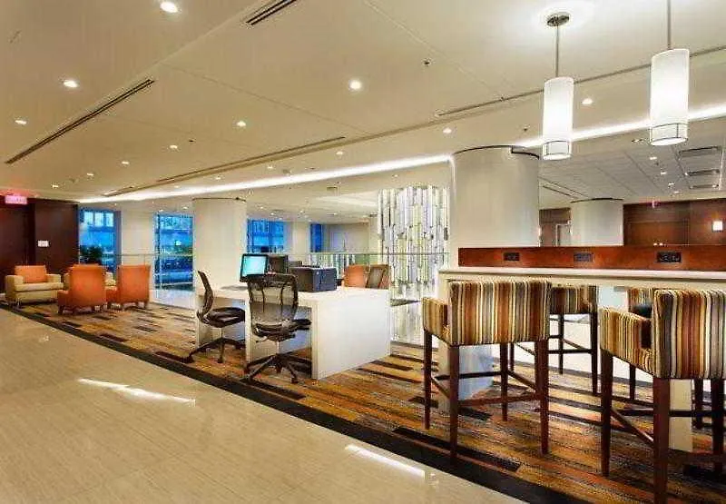 Courtyard Par Marriott Montreal Centre-Ville