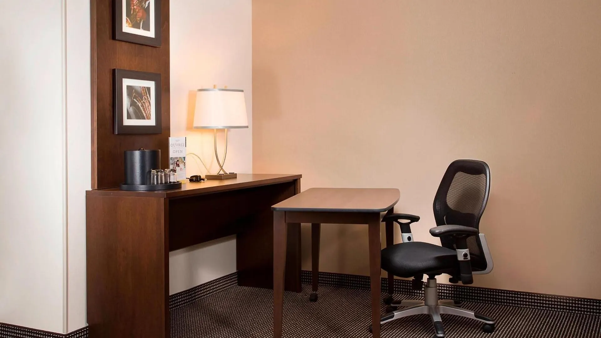 Courtyard Par Marriott Montreal Centre-Ville