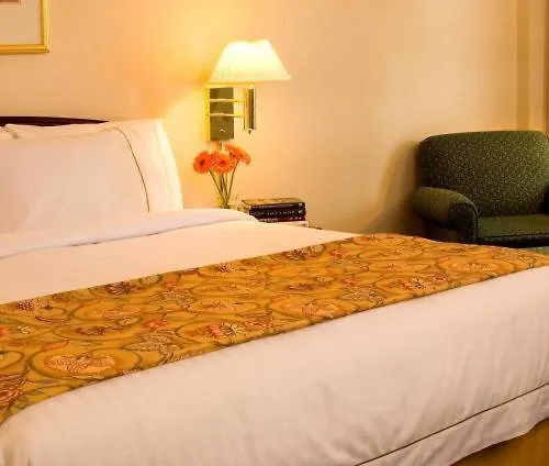 Courtyard Par Marriott Montreal Centre-Ville 4*,