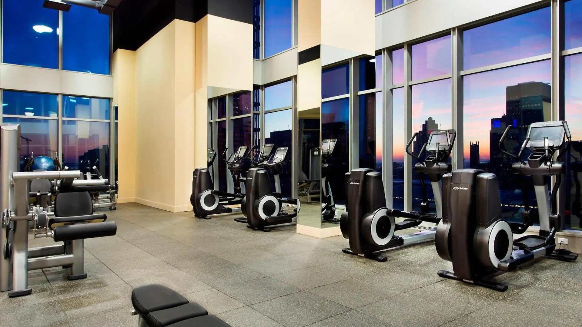 Courtyard Par Marriott Montreal Centre-Ville Hotel