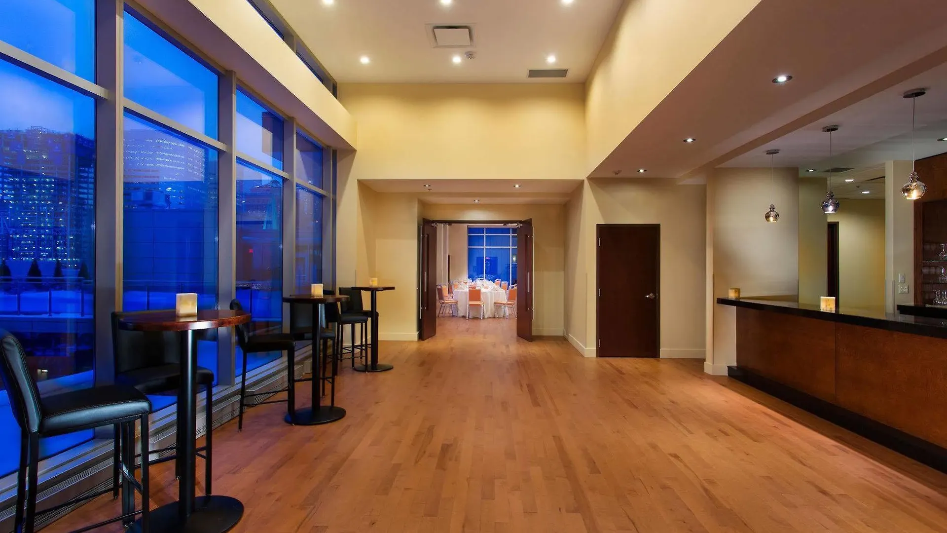 Courtyard Par Marriott Montreal Centre-Ville Hotel