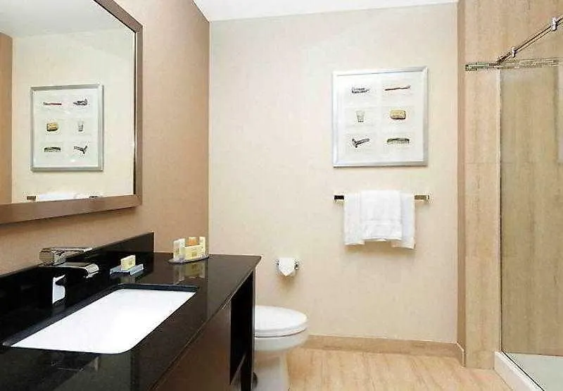 Courtyard Par Marriott Montreal Centre-Ville 4*,